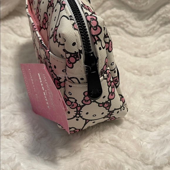 NWT Hello Kitty Impressions Makeup Bag - Picture 11 of 16